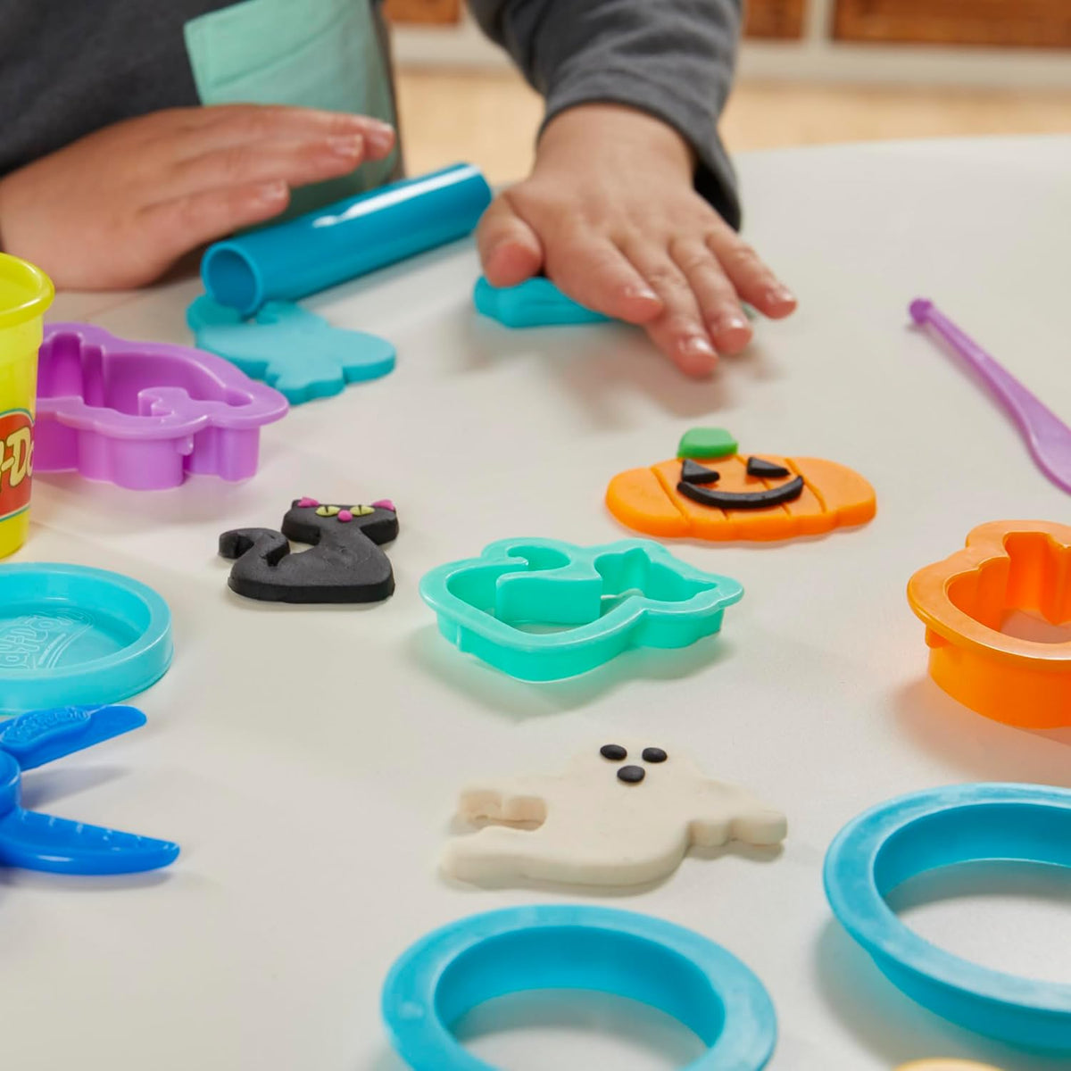 Play-Doh Holiday Set of Tools, 43 Accessories & 10 Modeling Compound Colors, Kids Toys, Holiday Arts and Crafts for Kids 3+